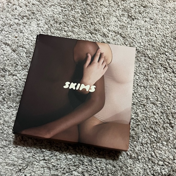 Skims top - Picture 3 of 4